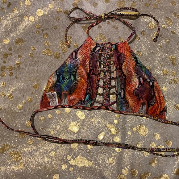 Luli Fama My way Strings to Braid Halter Top - Picture 5 of 12